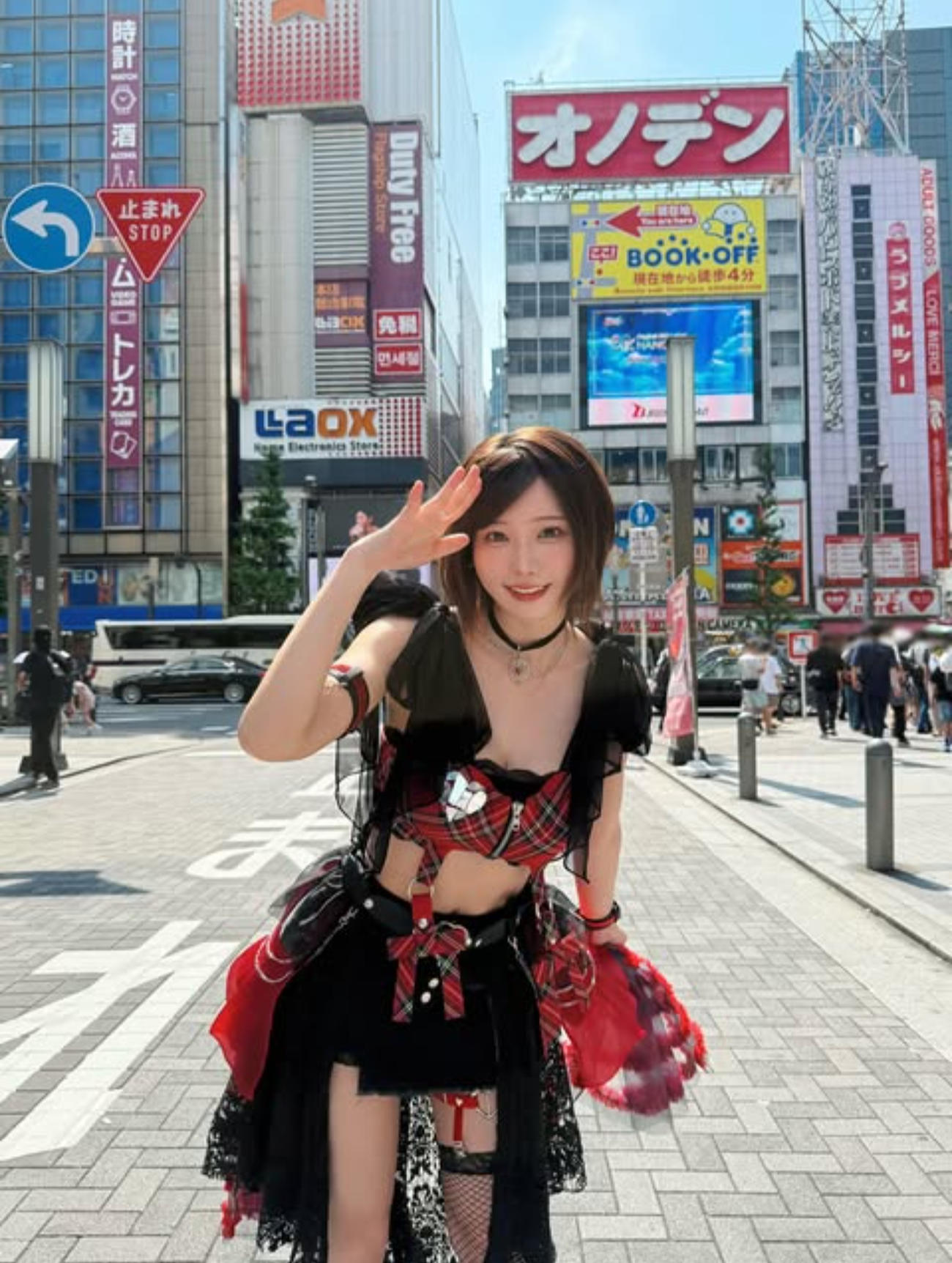 えなこのインスタグラムから