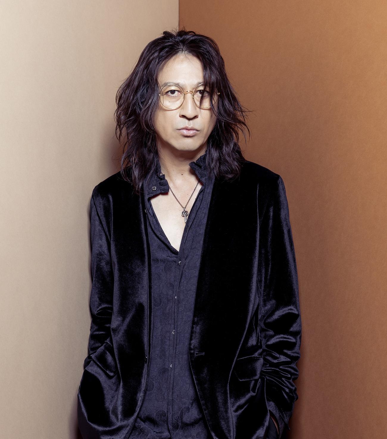 氷川きよし新曲「白睡蓮（しろすいれん）」の作曲を手がけたTAKURO