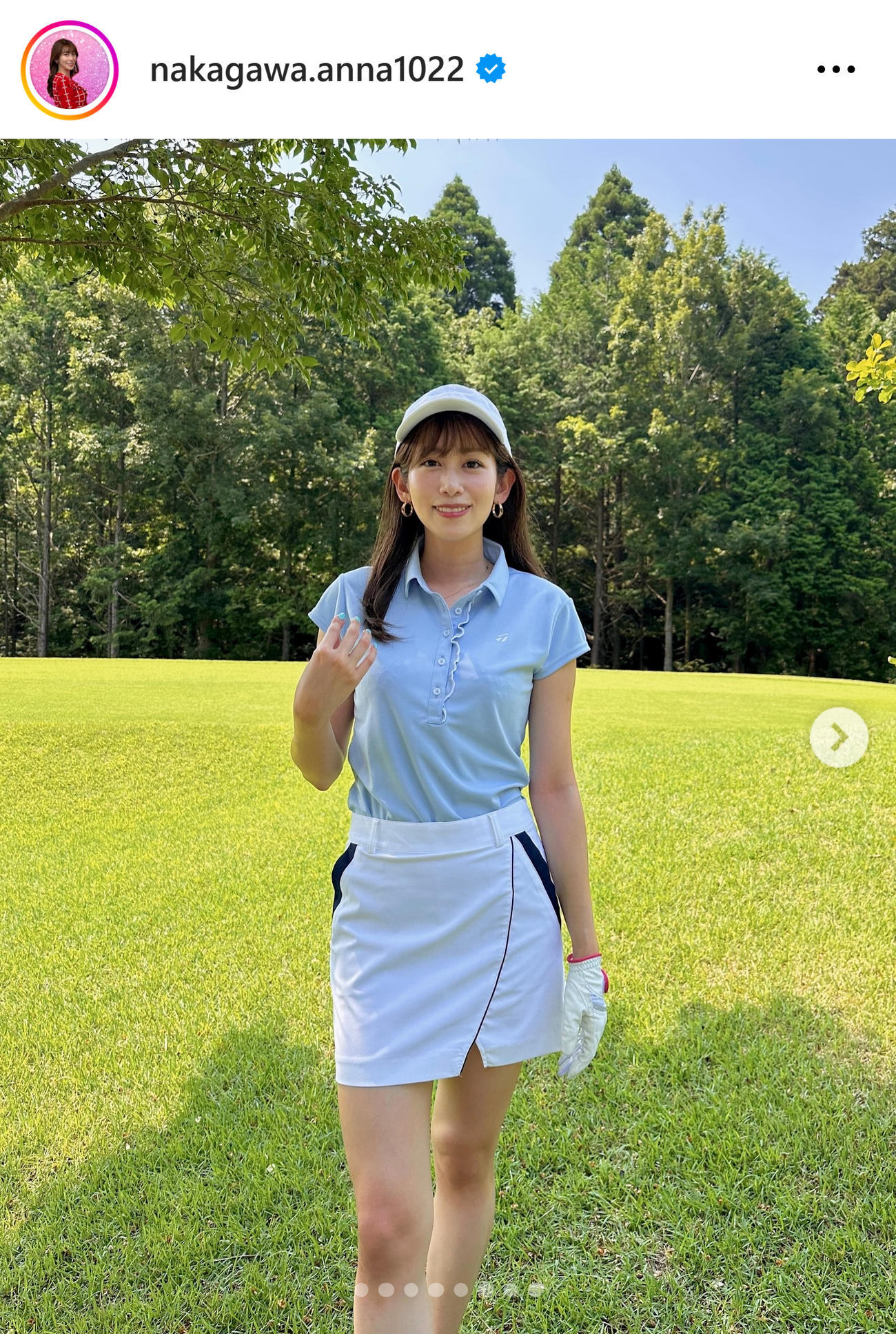 白ミニスカゴルフウェア姿の中川安奈（中川安奈のインスタグラムから）