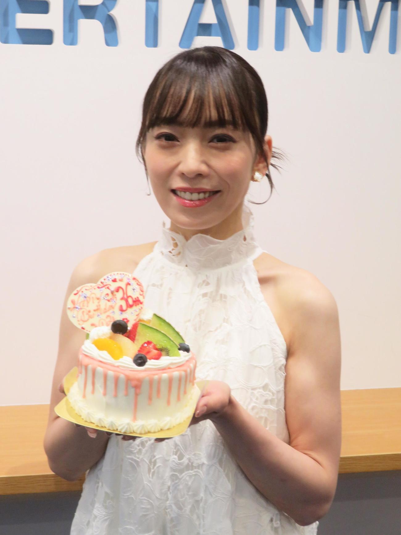 36歳の誕生日とな2日、新曲「赤い満月（つき）」を発売する杜このみ（撮影・川田和博）