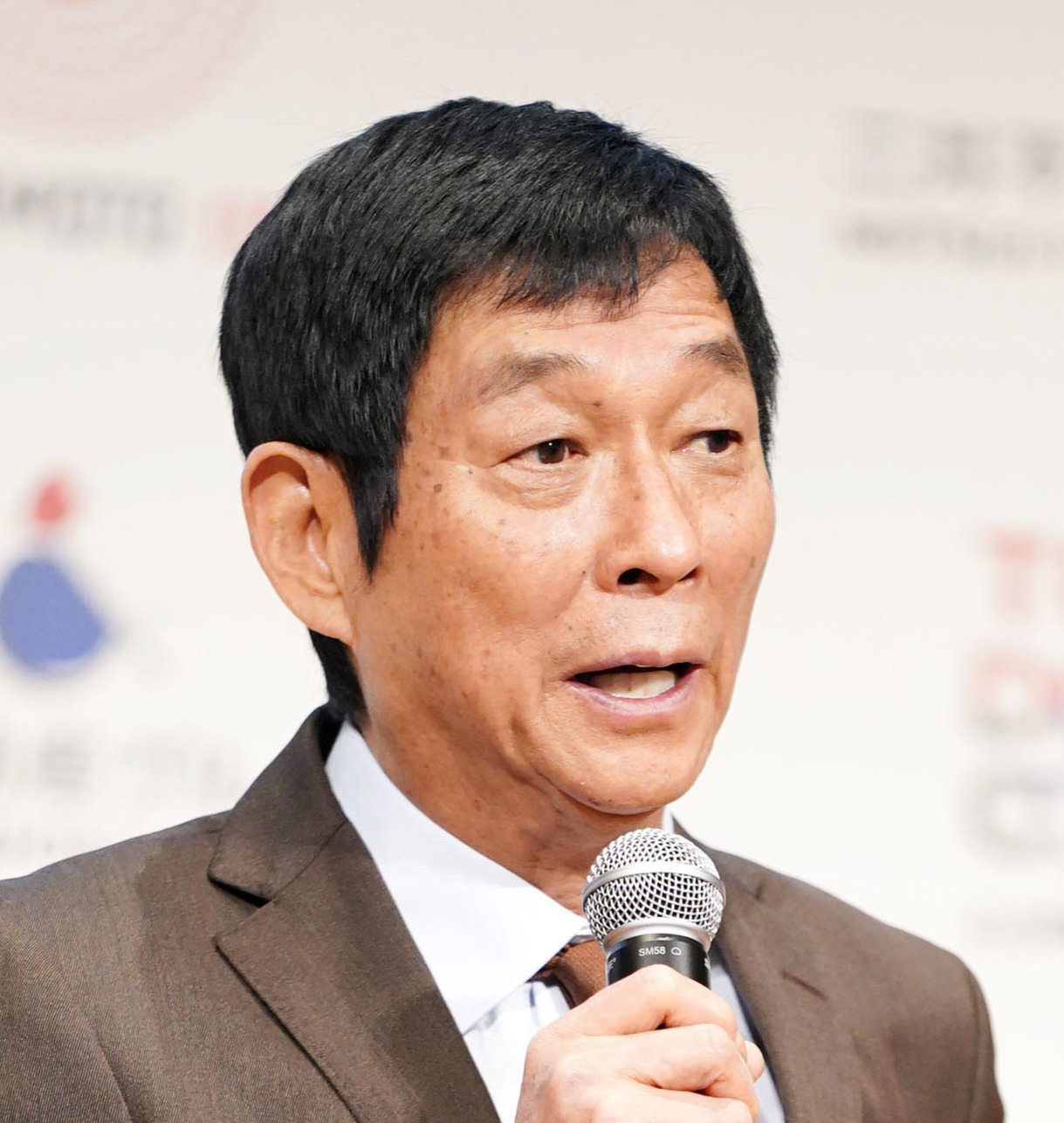 新劇場概要発表会見に登壇し会場を盛り上げる明石家さんま（撮影・横山健太）