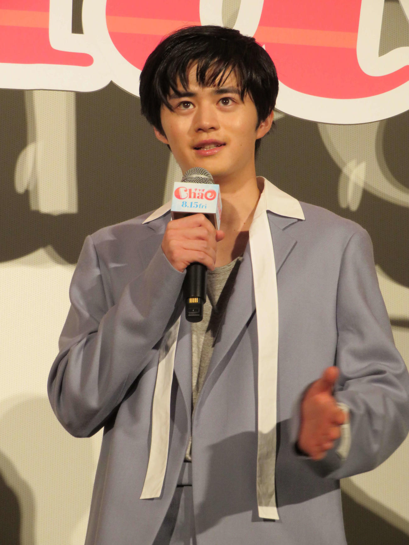 アニメ映画「ChaO」ジャパンプレミア舞台あいさつ中に「おなか、鳴りました！」と告白した鈴鹿央士（撮影・村上幸将）