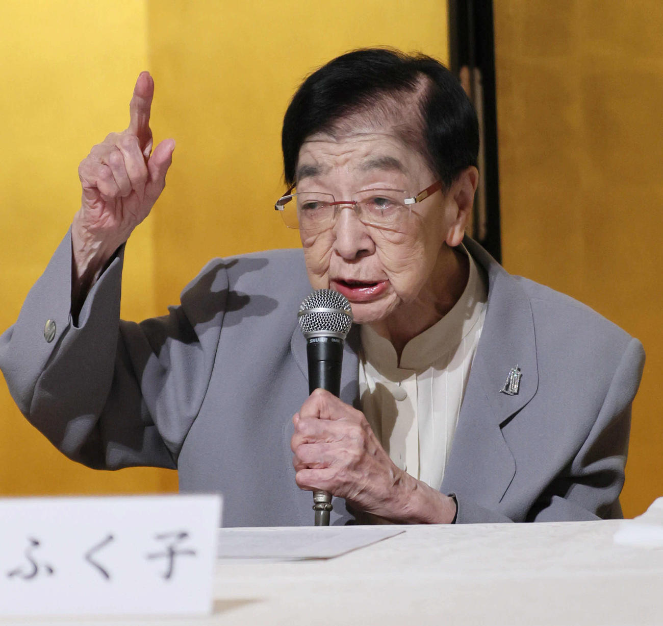 石井ふく子白寿記念公演「かたき同志」の発表会見で、作品について語る石井ふく子（撮影・宮崎幸一)