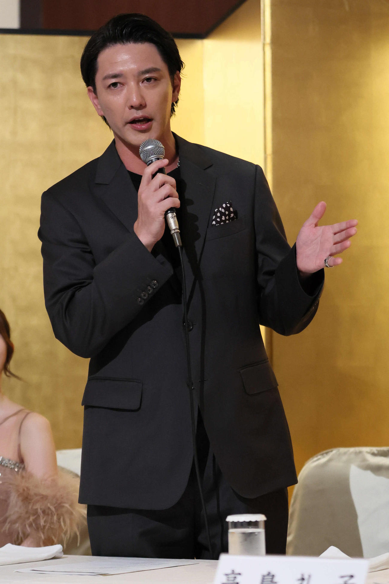 石井ふく子白寿記念公演「かたき同志」の発表会見であいさつする金子昇（撮影・宮崎幸一)