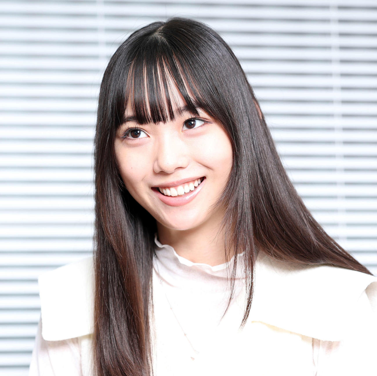 記者の質問に答える松本麗世（2025年6月19日撮影）