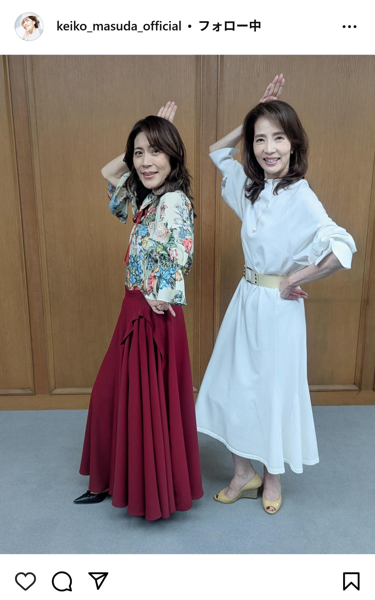 元NHKの岩田明子氏と一緒にUFOポーズをとる増田恵子（インスタグラムから）