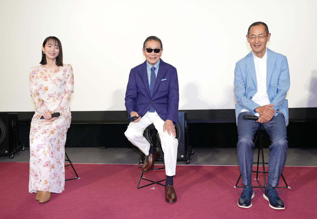 番組について笑顔で話す、左から吉岡里帆、タモリ、山中伸弥氏（撮影・足立雅史）