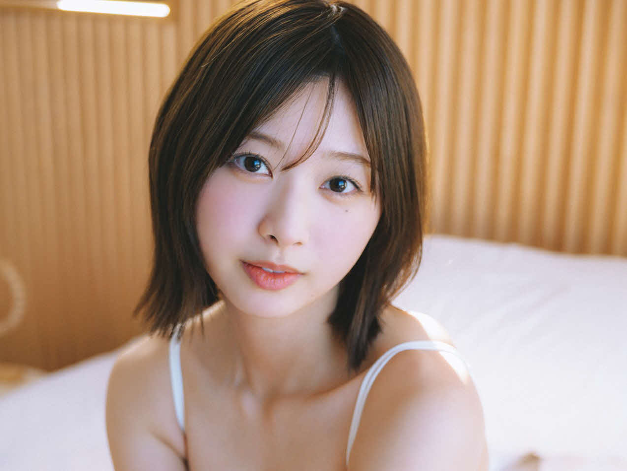 日向坂46富田鈴花ファースト写真集の先行カット／峠雄三氏撮影（C）光文社