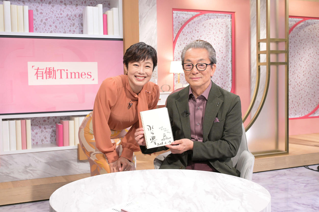 有働由美子キャスター（左）と深掘りインタビュー企画「レジェンド＆スター」ゲストの水谷豊