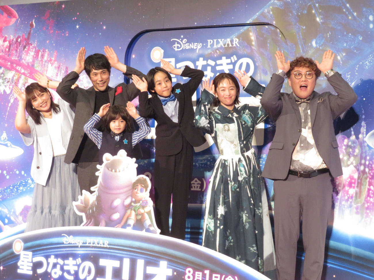 「星つなぎのエリオ」七夕ジャパンプレミアに登壇した左から野呂佳代、松山ケンイチ、佐藤大空、川原瑛都、清野菜名、マユリカ中谷