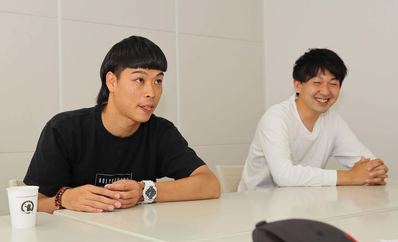 バッテリィズのエース（左）と寺家（2023年5月撮影）