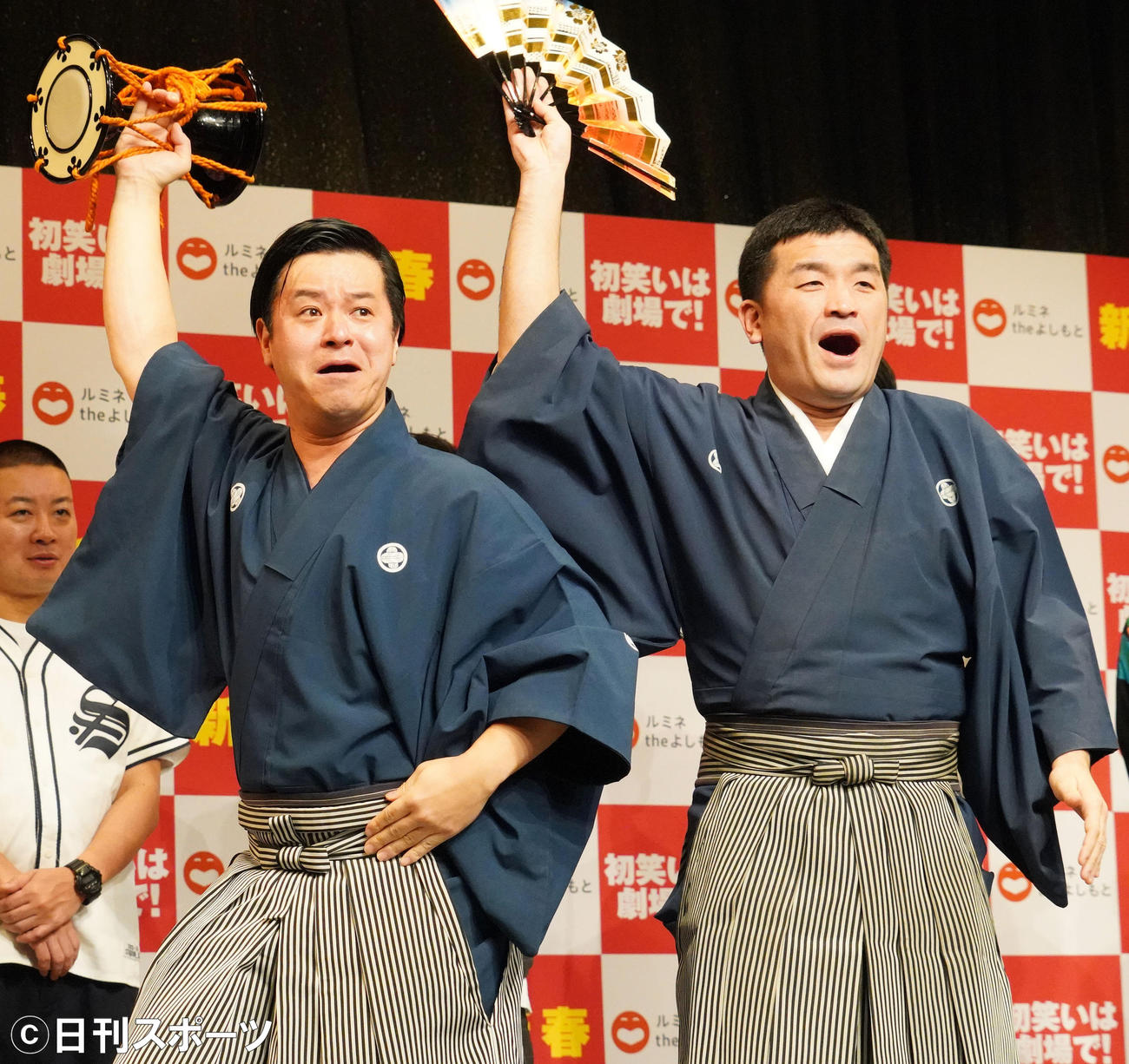 すゑひろがりず南篠庄助（左）と三島達矢