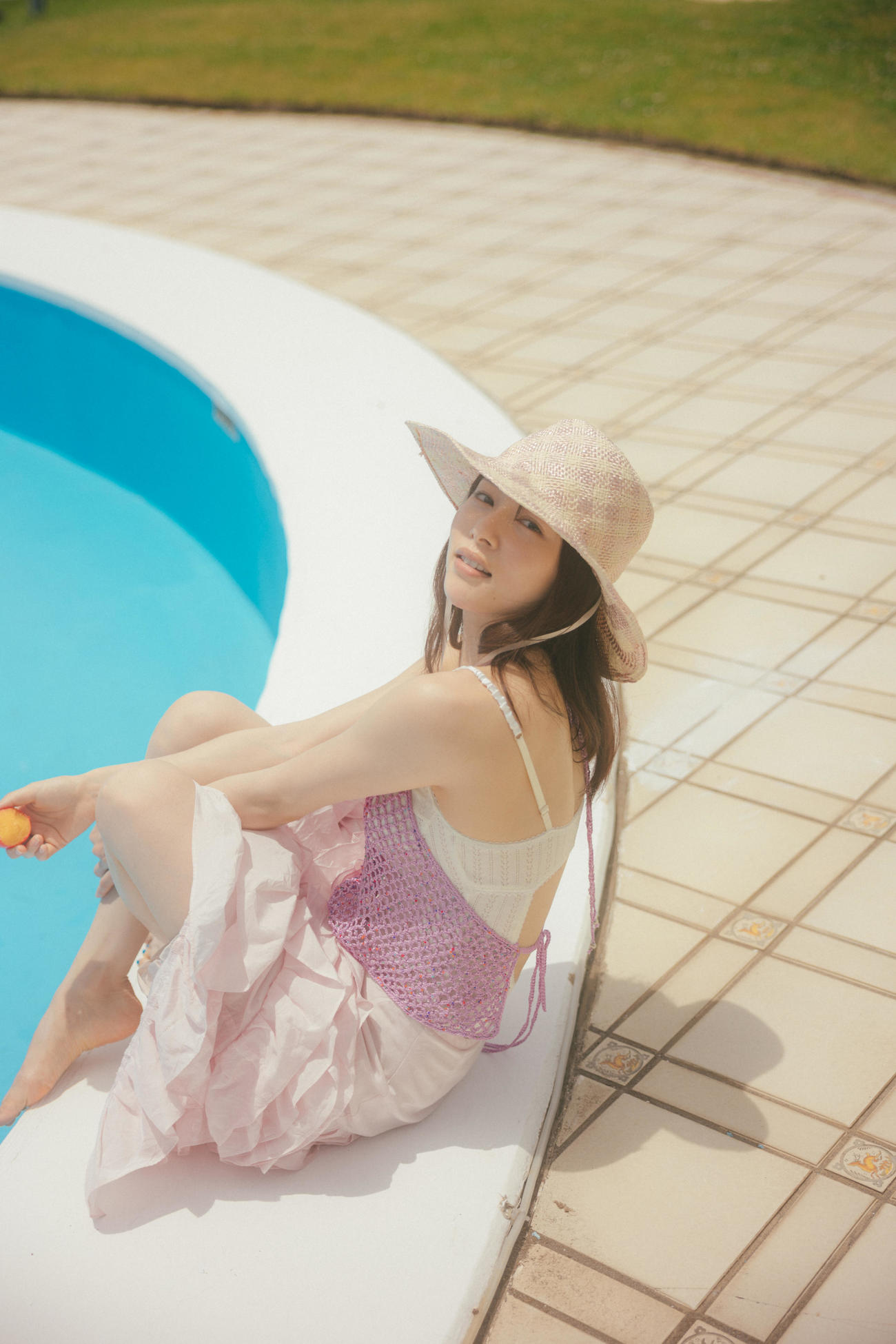 桜井日奈子カレンダーブックから先行ショット