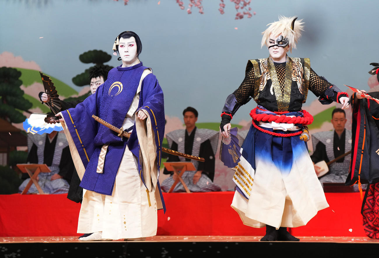 歌舞伎「刀剣乱舞」の舞台稽古に臨む尾上松也と中村獅童（右）（撮影・菅敏）