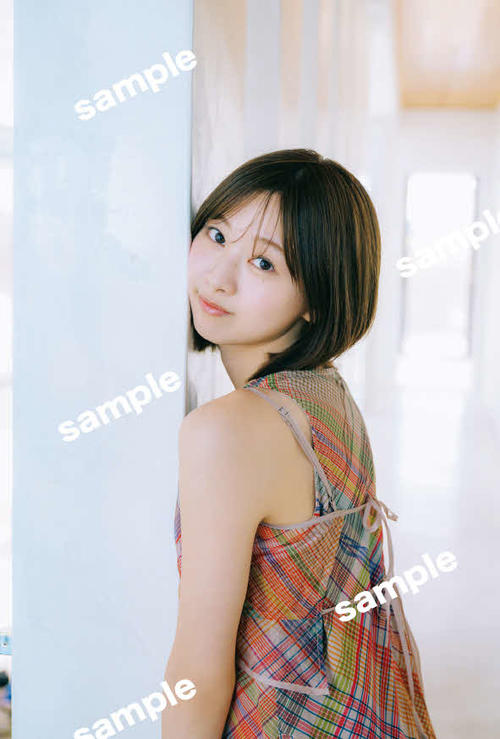 日向坂46富田鈴花、初写真集の特典ポスターカットなど一挙公開