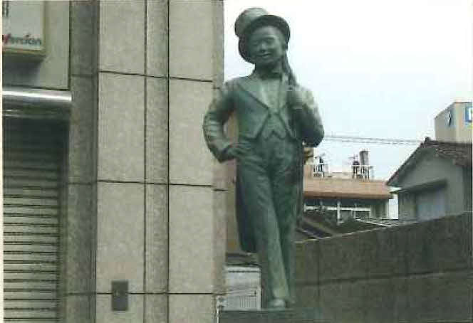 横浜市にある美空ひばりの銅像