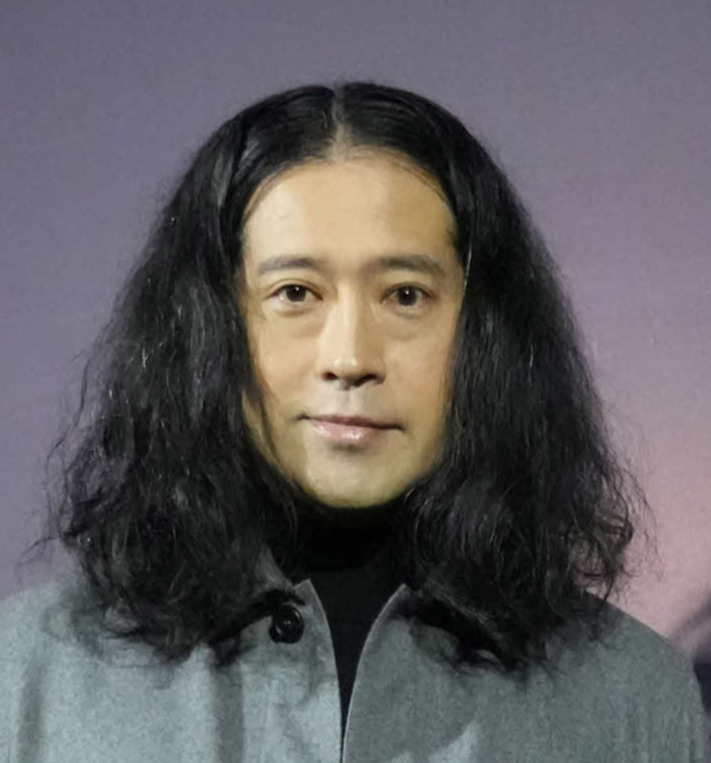 又吉直樹（2023年11月撮影）