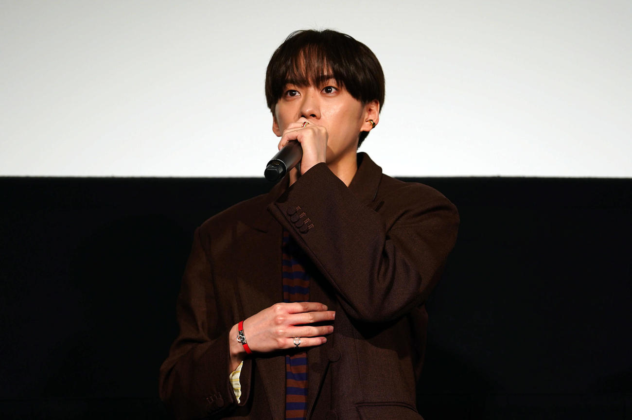映画「愛されなくても別に」公開記念舞台挨拶に登壇した基俊介（撮影・小島史椰）