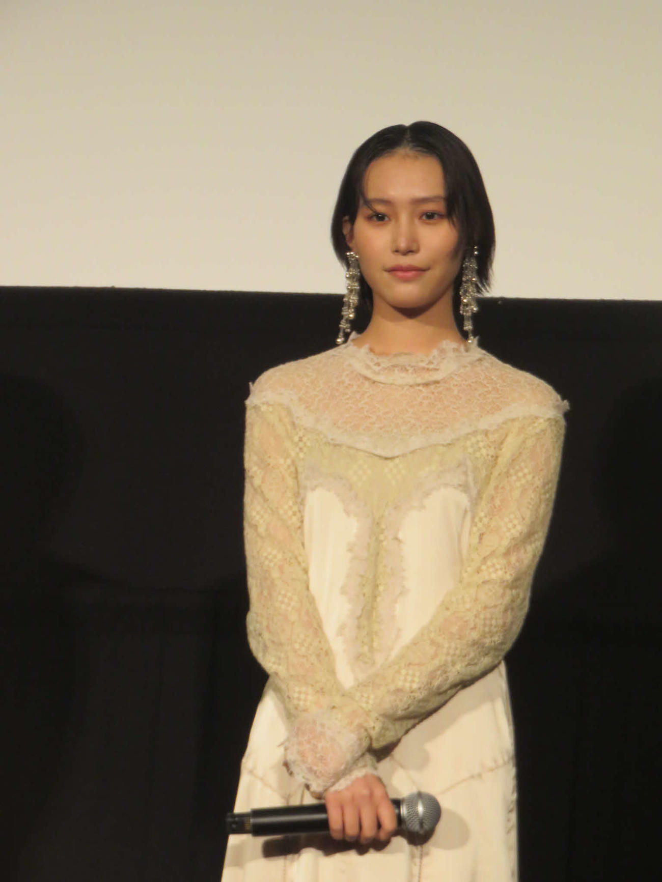 映画「愛されなくても別に」の舞台あいさつに出席した南沙良