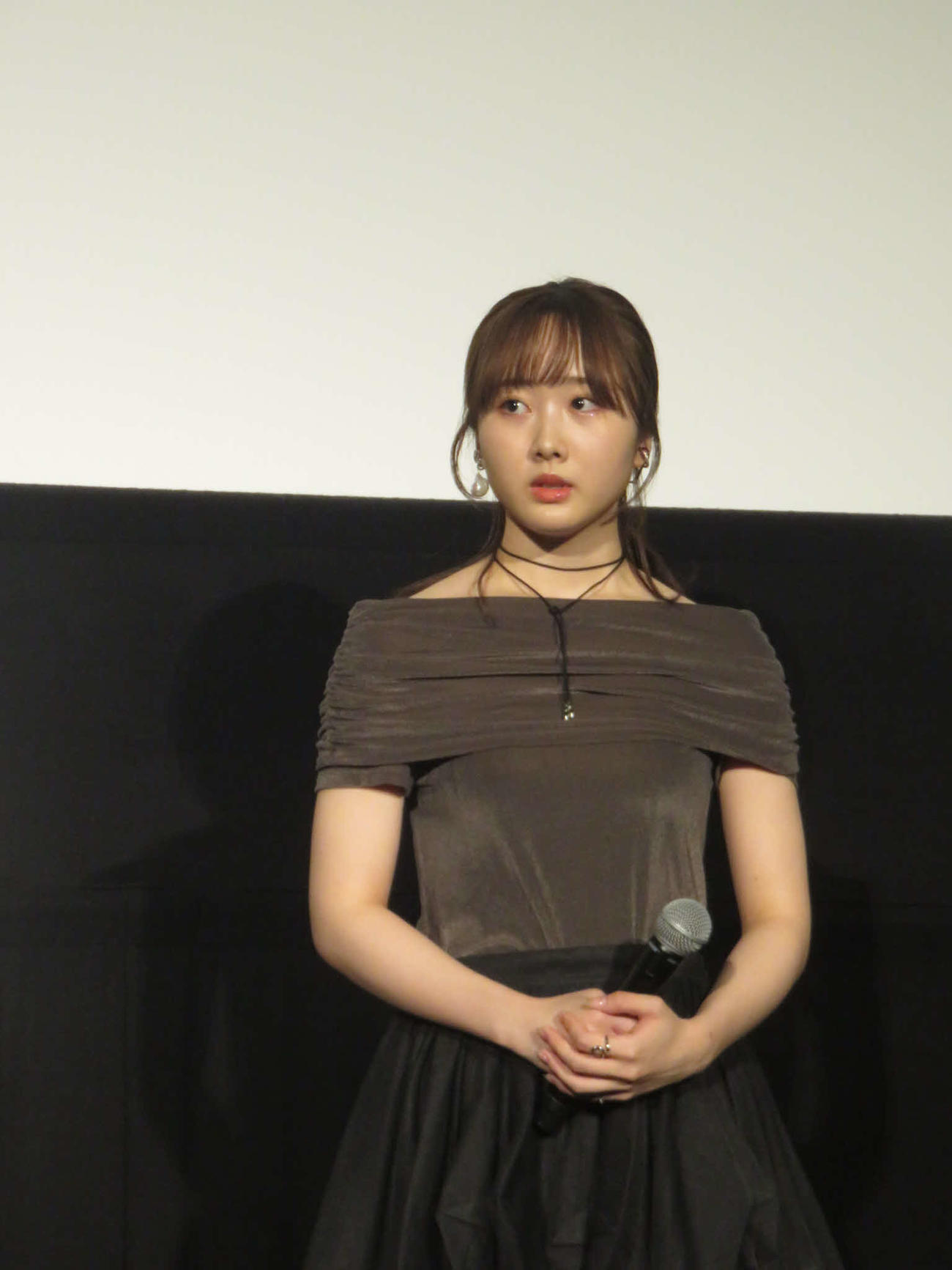 映画「愛されなくても別に」の舞台あいさつに出席した本田望結