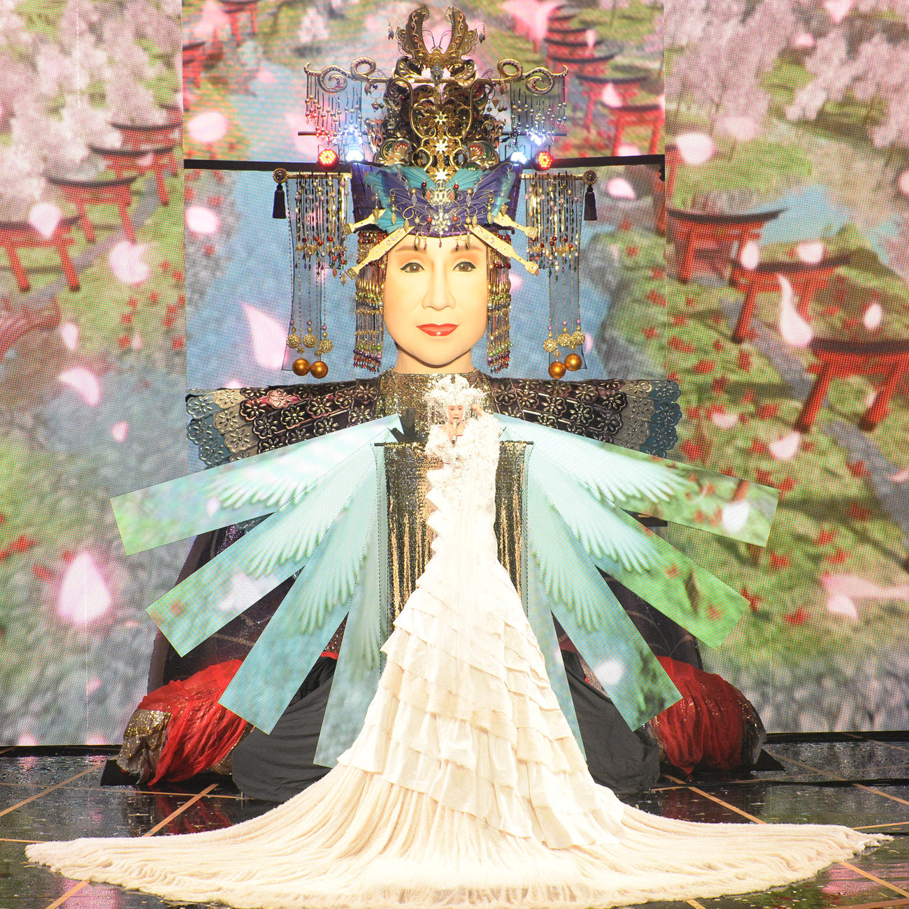 2015年第66回NHK紅白歌合戦で「メガ幸子」が完ぺきに作動した小林幸子