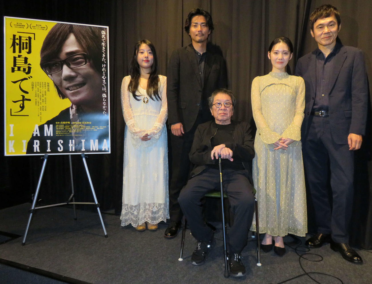 映画「『桐島です』」公開記念舞台あいさつに登壇した、左から海空、毎熊克哉、高橋伴明監督、北香那、甲本雅裕（撮影・村上幸将）