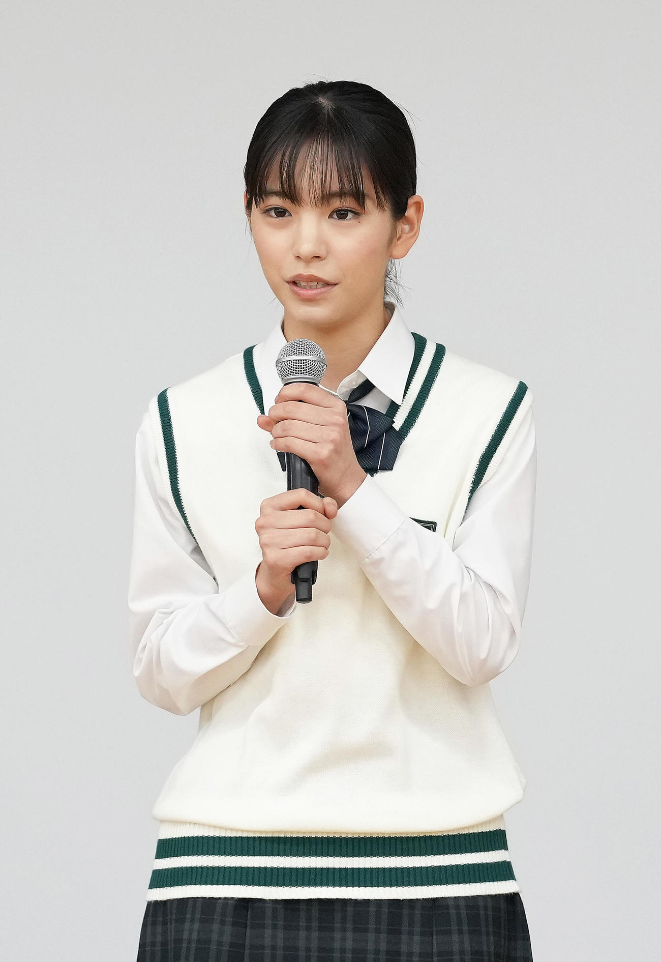 サプライズ登場し、あいさつする當真あみ（撮影・足立雅史）