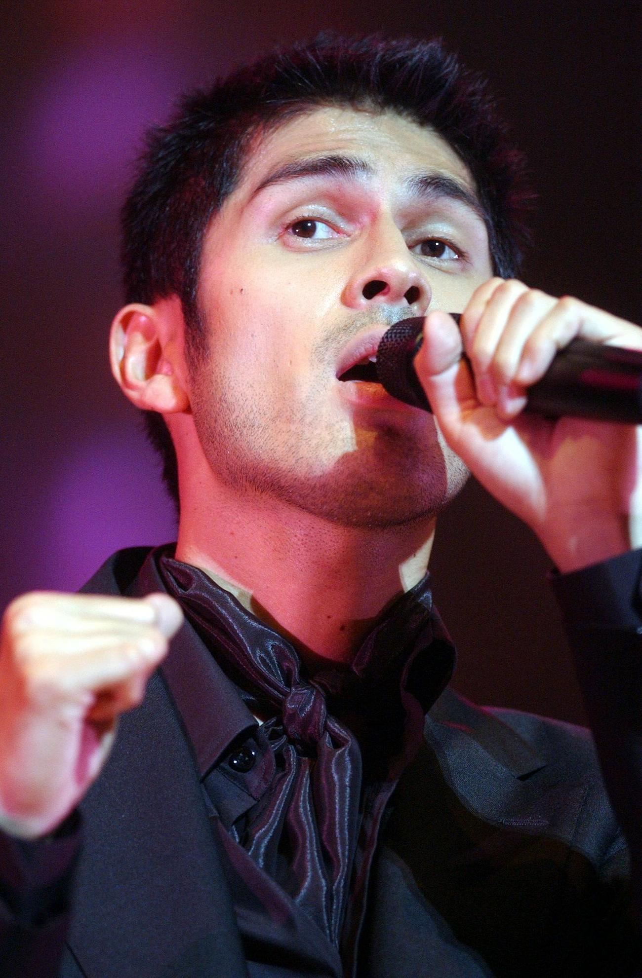 平井堅（2003年撮影）