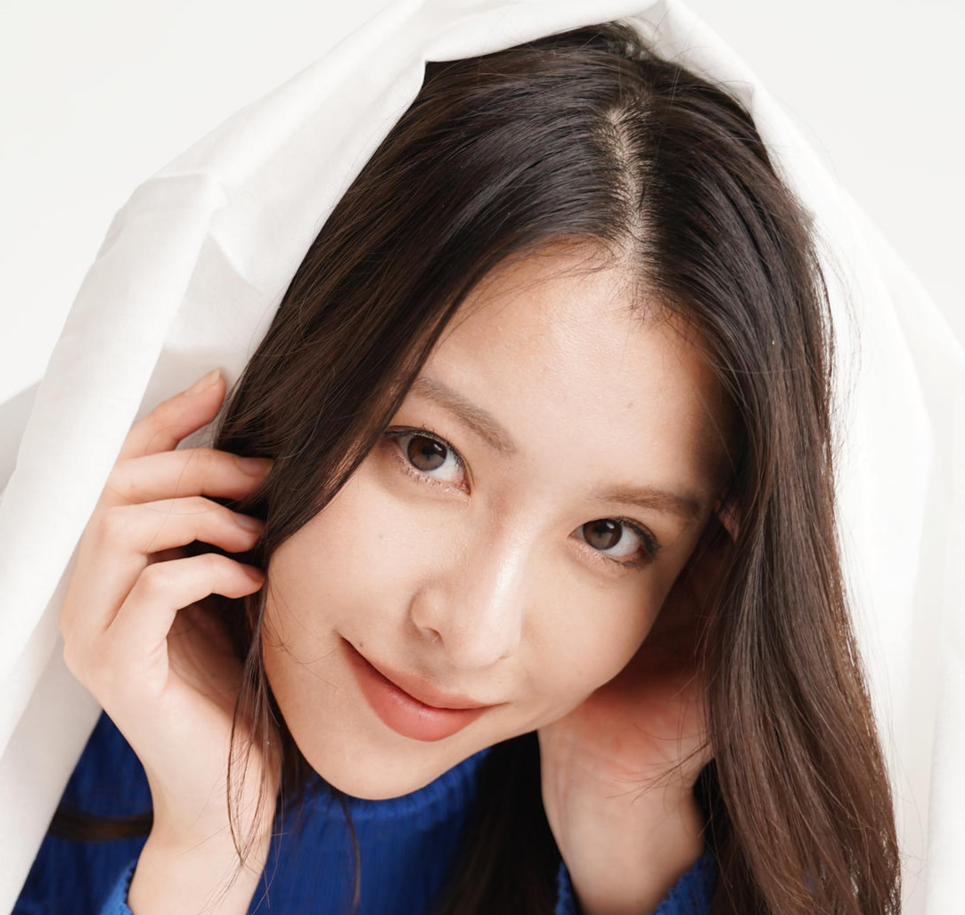 奈月セナ（2021年11月撮影）