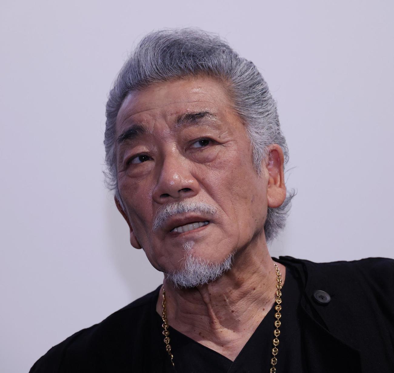 映画「トラック野郎・銀幕を駆ける一番星」の舞台あいさつを行った宇崎竜童（撮影・中島郁夫）