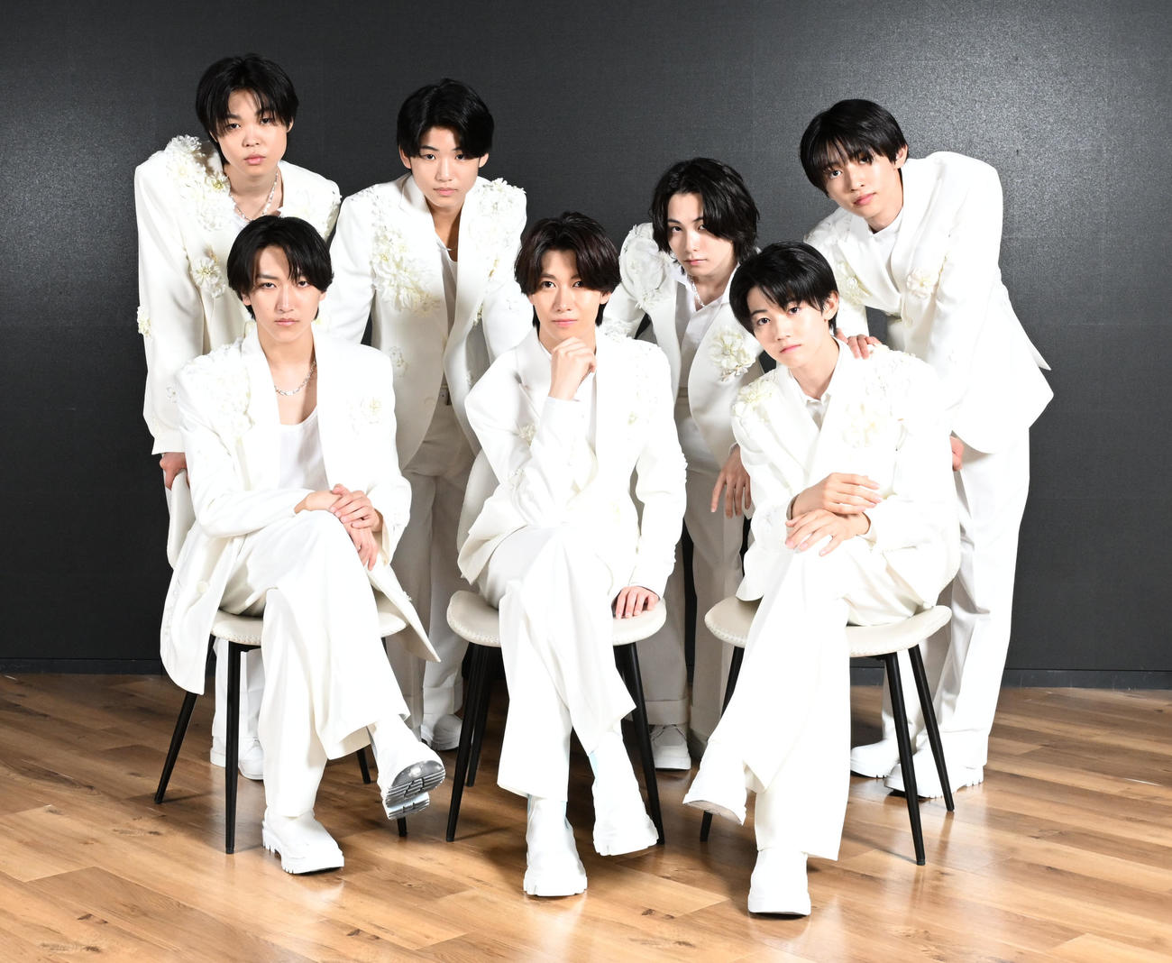 7人組アイドルグルーブ「CLASS SEVEN」（クラスセブン）の前列左から高田憐、大東立樹、高野秀侑、後列左から中澤漣、横田大雅、近藤大海、星慧音（撮影・千葉一成）