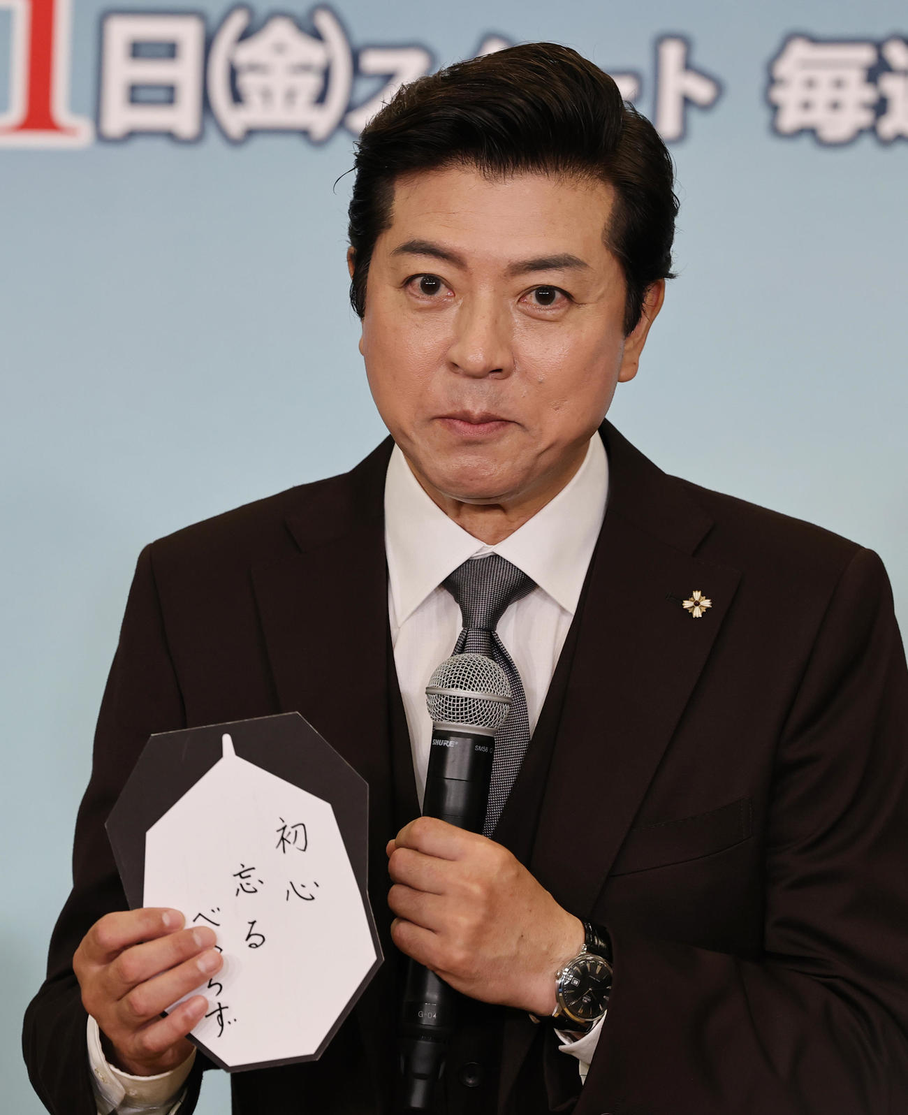 テレビ東京のドラマ9「能面検事」会見に登場し七夕の短冊に「初心忘るべからず」と記した上川隆也（撮影・野上伸悟）