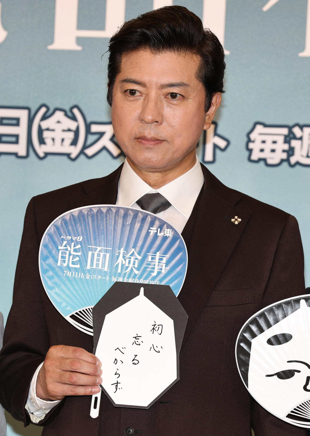 テレビ東京のドラマ9「能面検事」会見に登場し七夕の短冊に「初心忘るべからず」と記した上川隆也（撮影・野上伸悟）