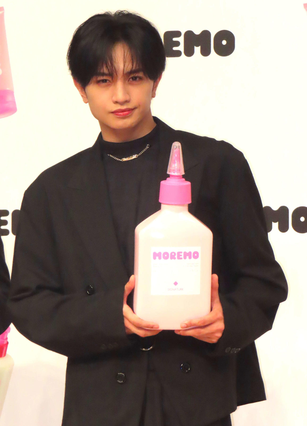 「MOREMO　新CM発表会」に登壇した中島健人
