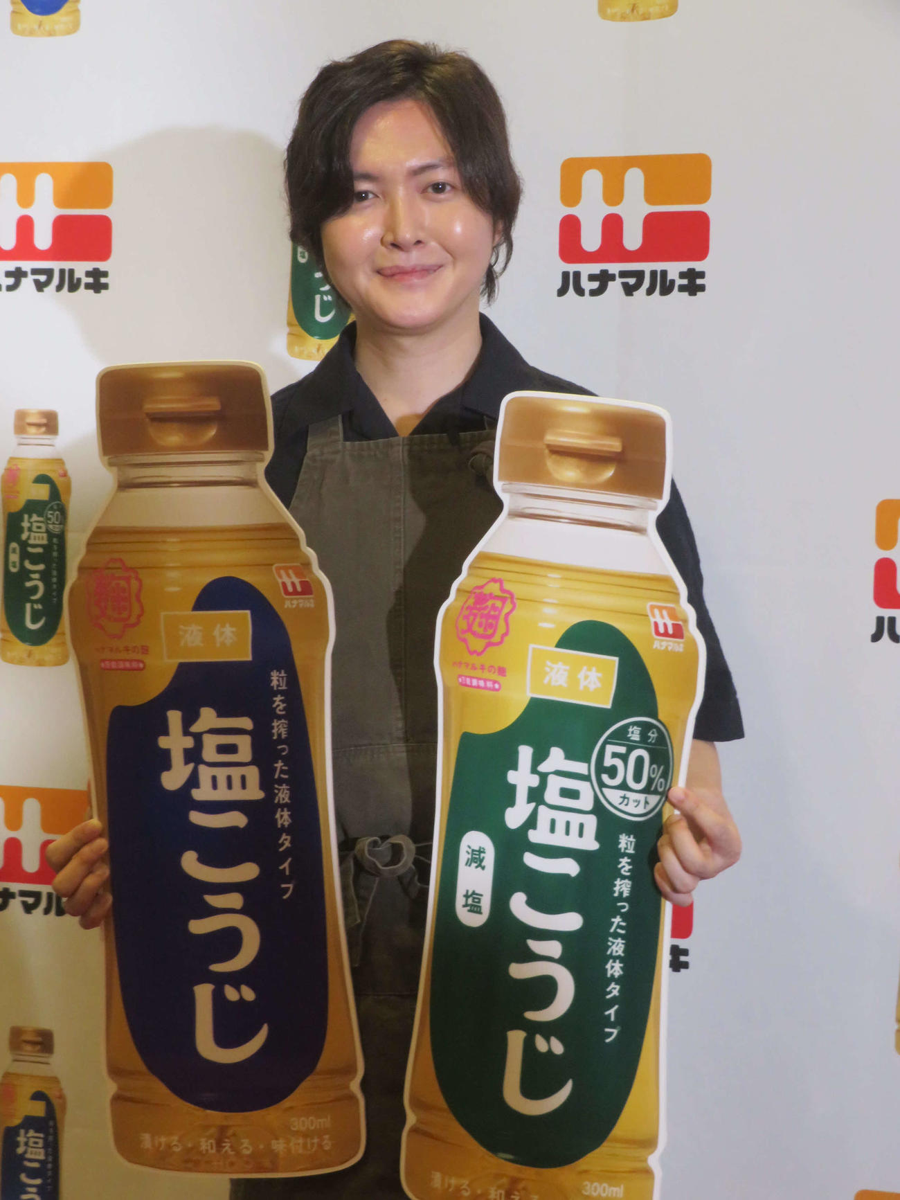 ハナマルキ「液体塩こうじ」シリーズアンバサダーの続投が決定し、新レシピ発表会に出席した料理研究家リュウジ氏（撮影・川田和博）