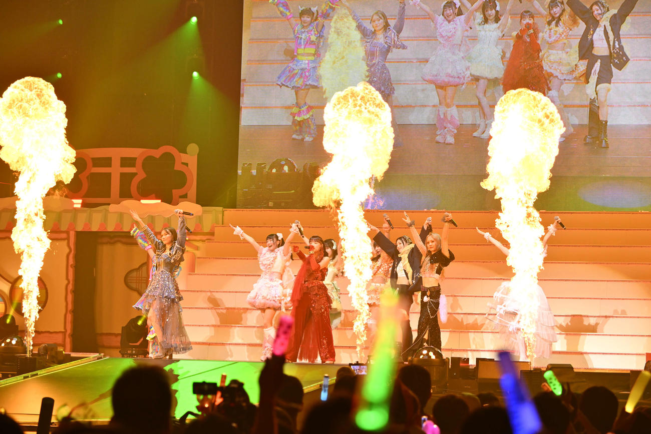日本武道館公演「TOHOKU9」でパフォーマンスするいぎなり東北産