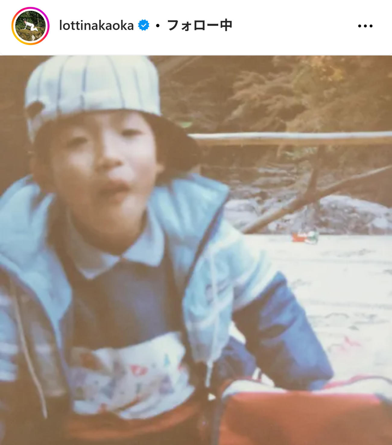阪神のキャップをかぶった少年時代（中岡創一のインスタグラムから）
