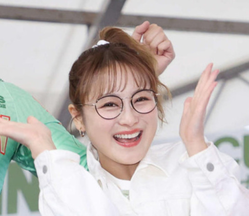 鈴木奈々（2024年3月撮影）