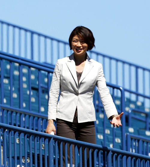 NHK青山祐子アナ43歳、5年間で4人目を妊娠 - 芸能写真ニュース