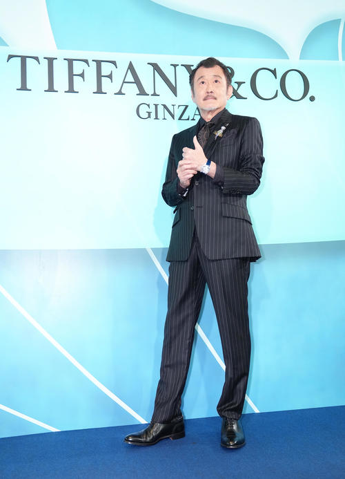 フォトコールに登場した吉田鋼太郎（撮影・足立雅史）