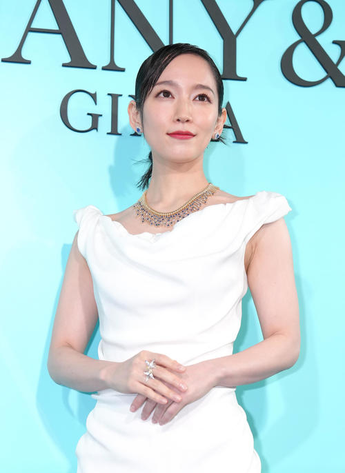 フォトコールに登場した吉岡里帆（撮影・足立雅史）