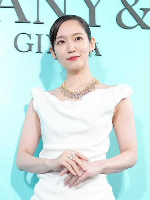フォトコールに登場した吉岡里帆(撮影・足立雅史)