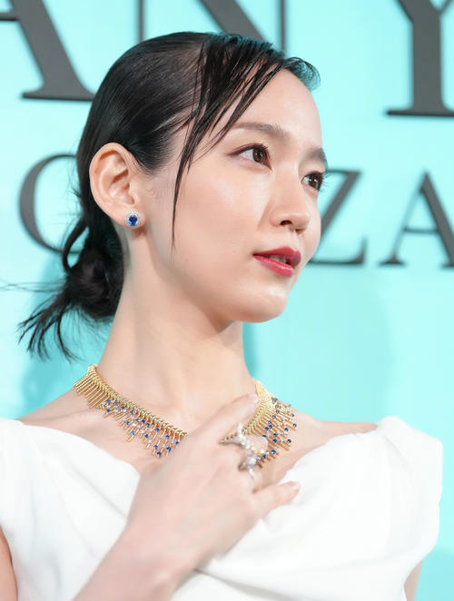 フォトコールに登場した吉岡里帆(撮影・足立雅史)