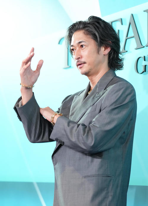 フォトコールに登場した窪塚洋介(撮影・足立雅史)