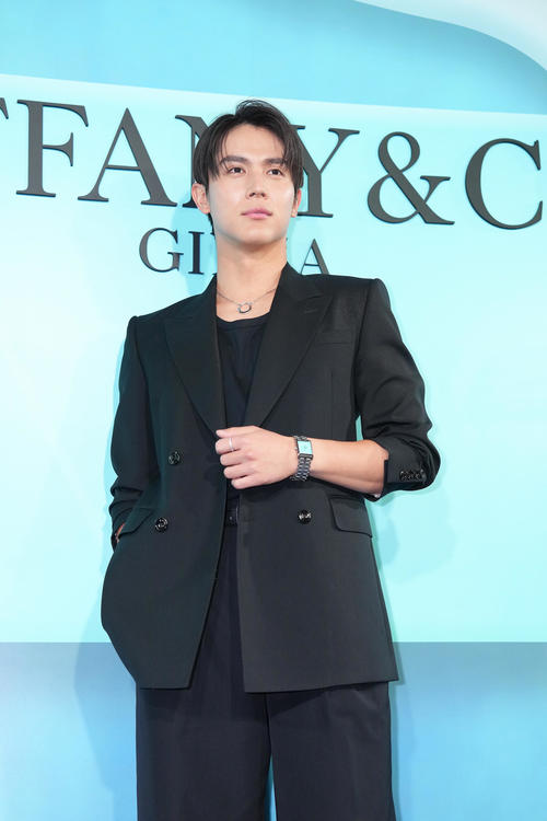 フォトコールに登場した中川大志(撮影・足立雅史)