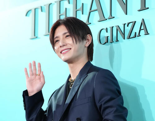 フォトコールに登場した山田涼介(撮影・足立雅史)