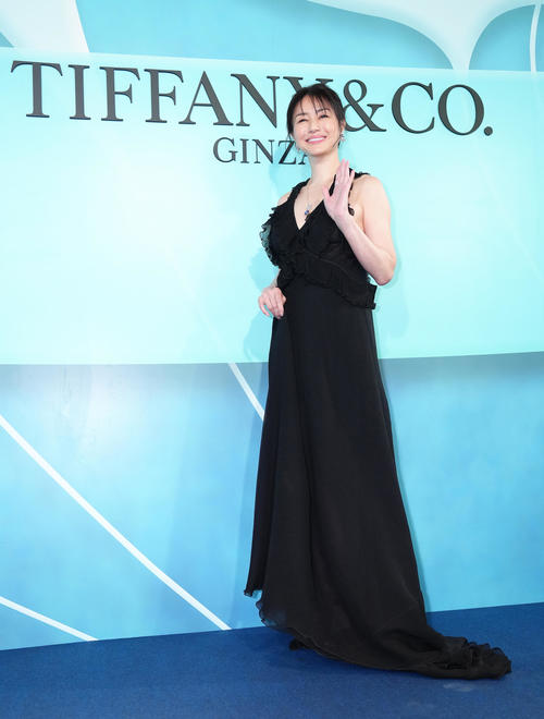 フォトコールに登場した井川遥(撮影・足立雅史)