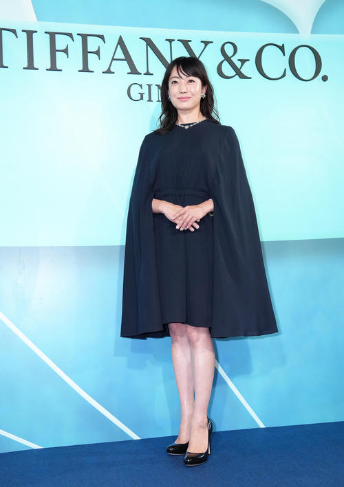 フォトコールに登場した菅野美穂(撮影・足立雅史)