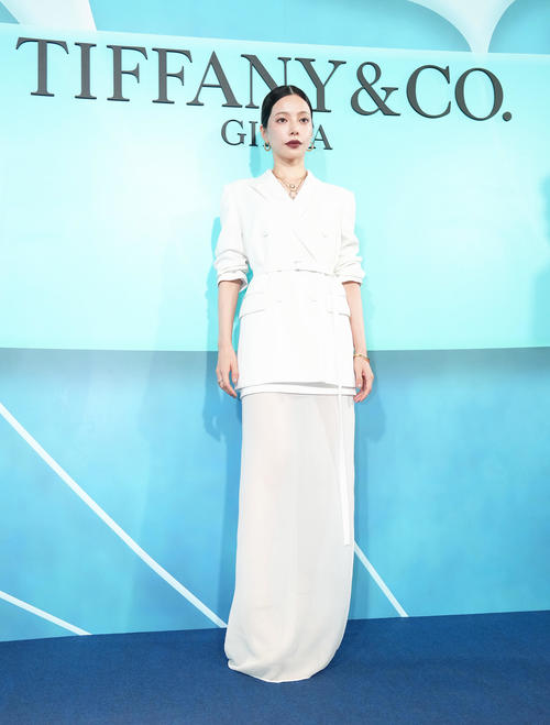 フォトコールに登場した桜井ユキ(撮影・足立雅史)