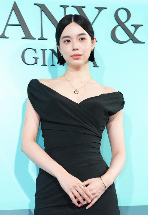 フォトコールに登場した加藤順子(撮影・足立雅史)